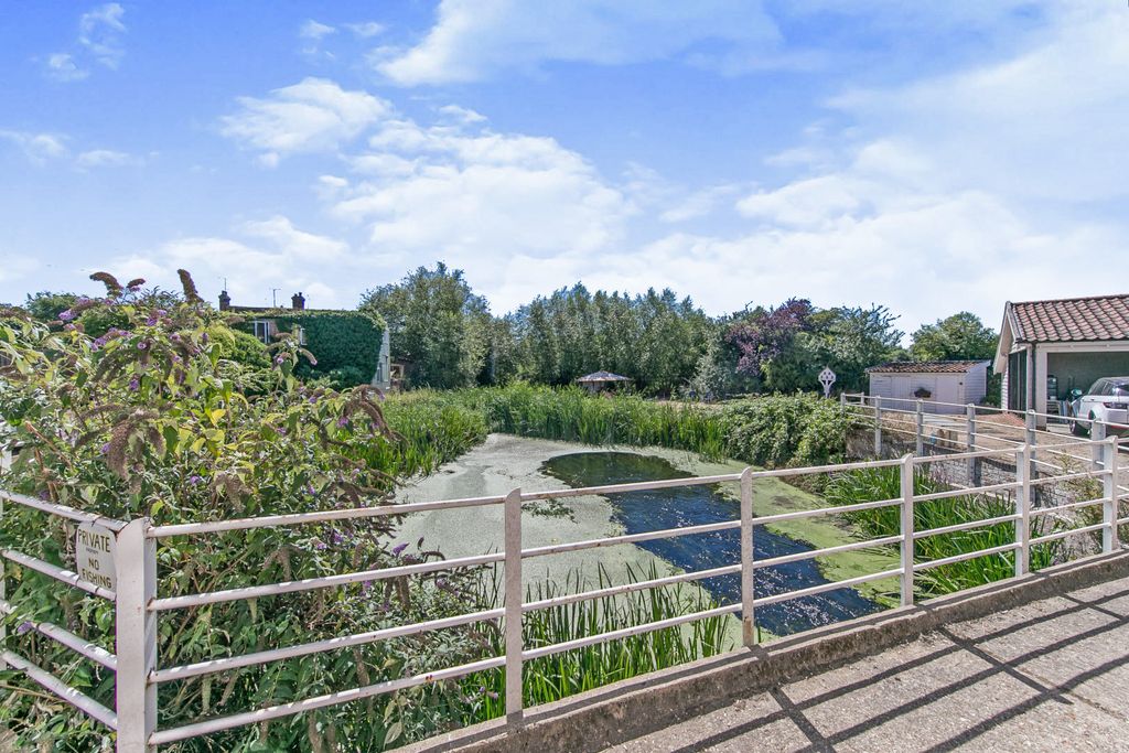 Property photo 2 of 14 River