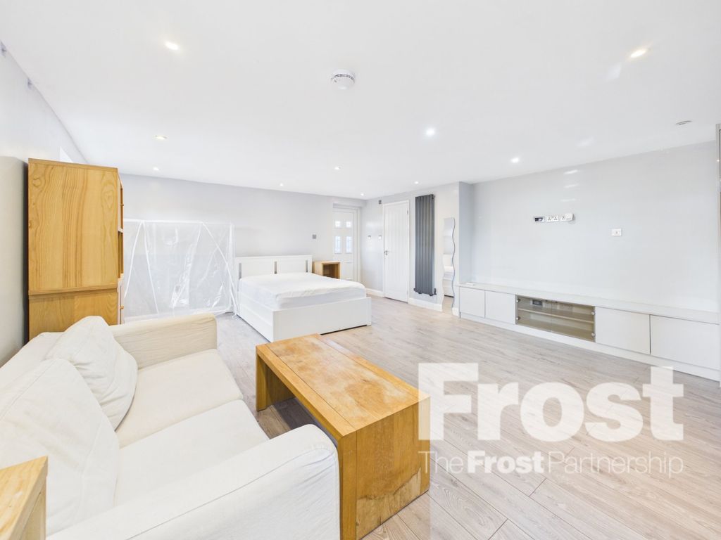 Property photo 3 of 8 Picture No. 01