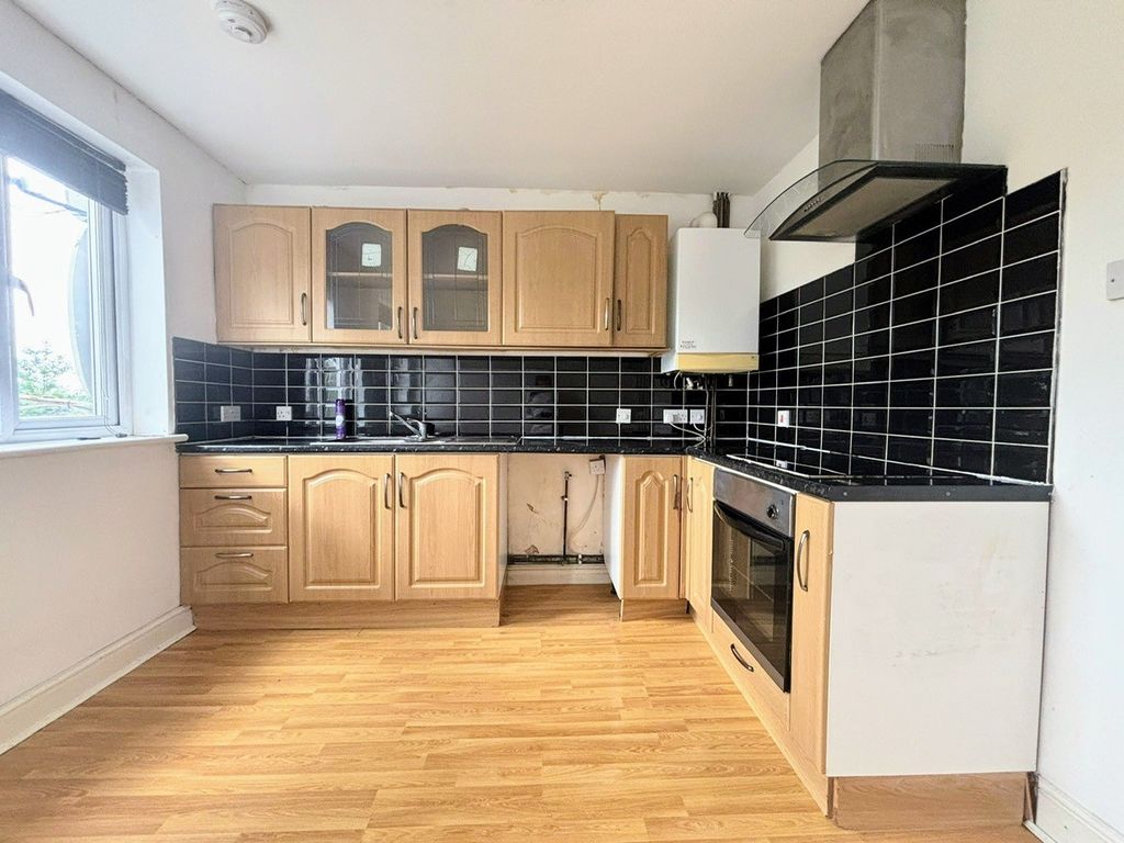 Property photo 2 of 7 Kitchen