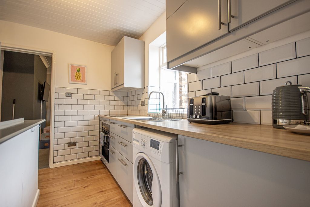 Property photo 3 of 12 8