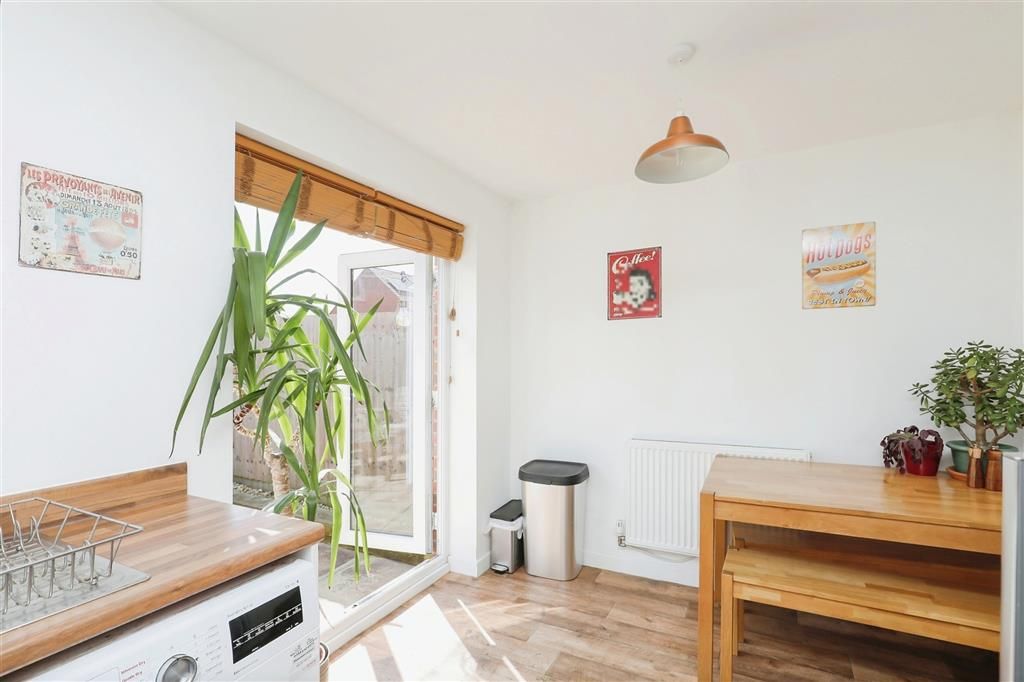 Property photo 3 of 10 Bedroom 2