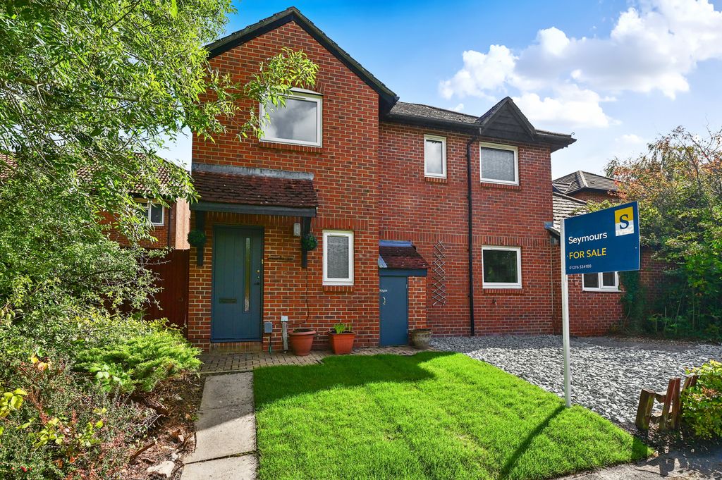 Property photo 1 of 9 6 Hornes Field Court (8)