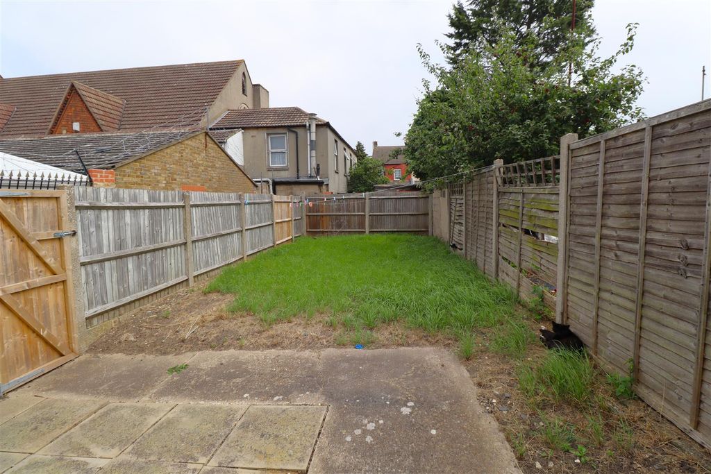 Property photo 2 of 18 Garden