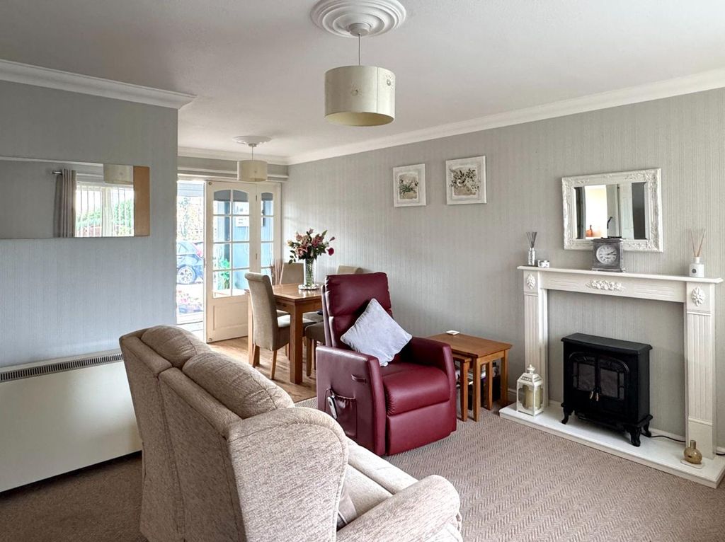 Property photo 3 of 20 Lounge/Dining Room