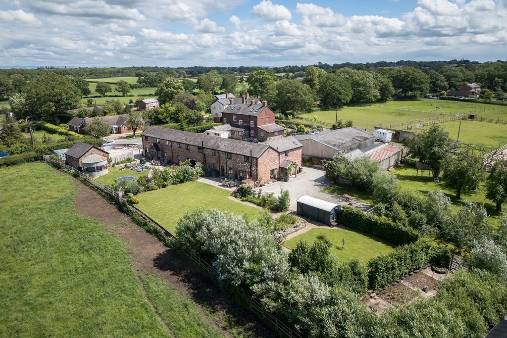 4 bed barn conversion for saleGorstage Lane, Gorstage, Northwich CW8 photo 3