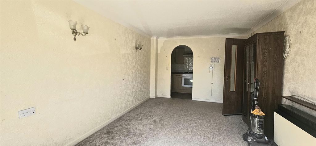 Property photo 2 of 9 20260423_151849.Jpg