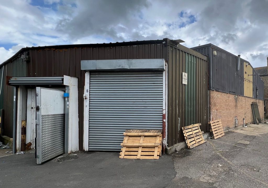 Property photo 1 of 5 Warehouse Unit To Let