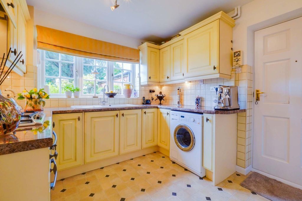 Property photo 3 of 28