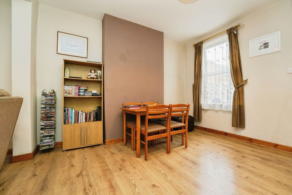 Property photo 3 of 12 Photo