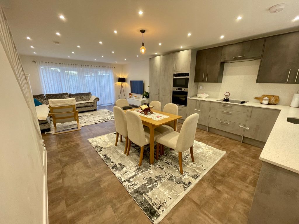 Property photo 2 of 17 4664092