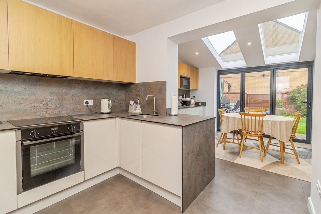 Property photo 3 of 24 Pbox-Img.Jpg