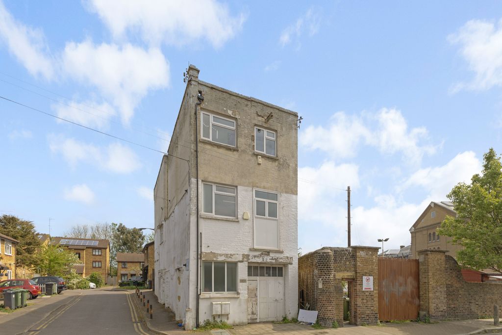 Property photo 1 of 6