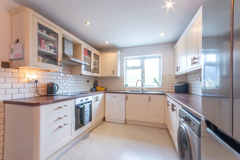 Property photo 1 of 16 Kitchen Diner