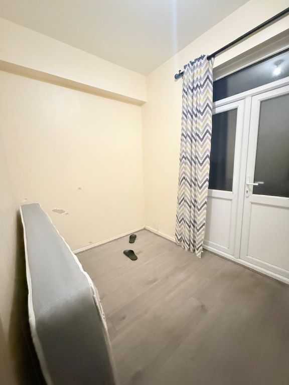 Property photo 3 of 7 Gallery