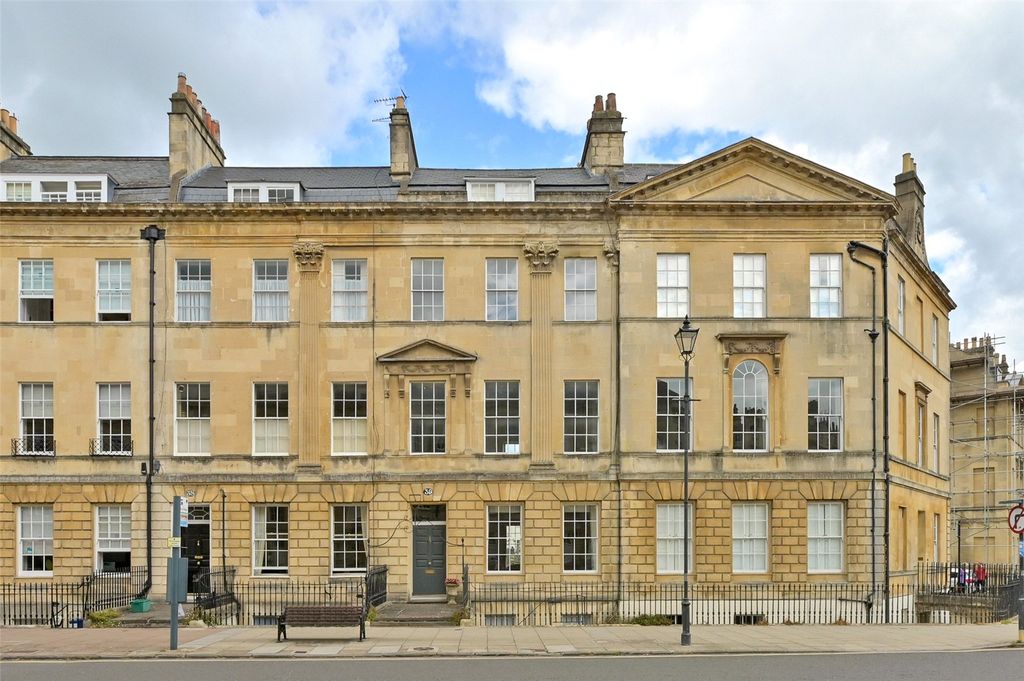2 bed flat to rentGreat Pulteney Street, Bath, Somerset BA2