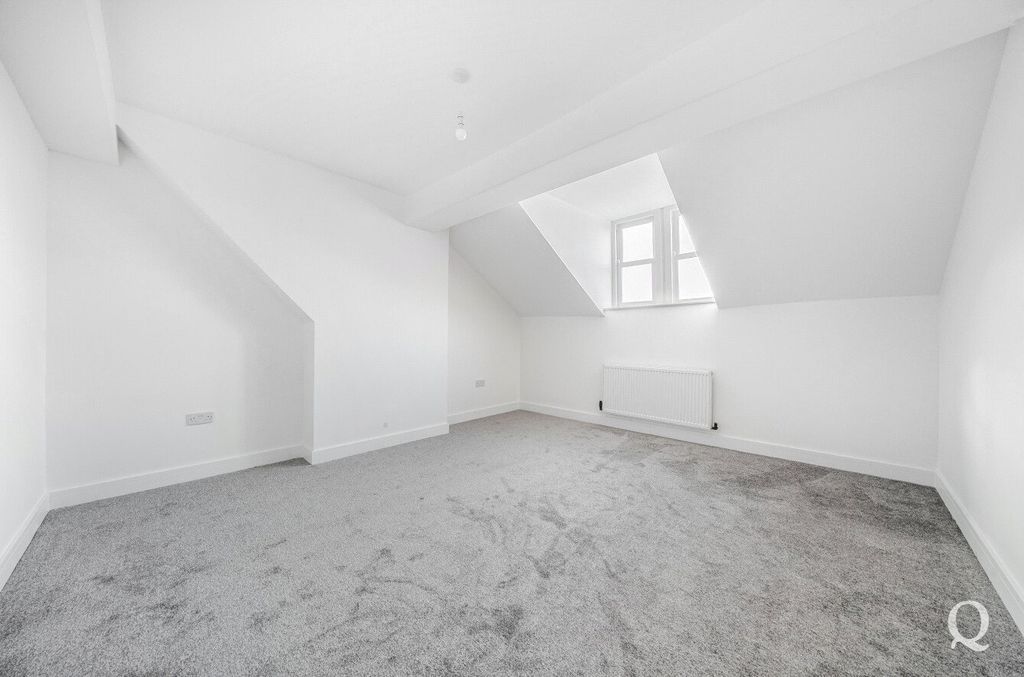 Property photo 3 of 23 Picture No. 24