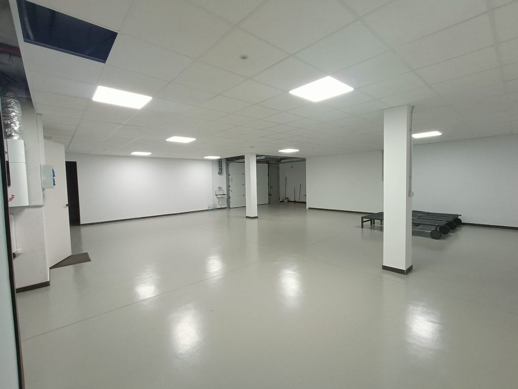 Property photo 3 of 43