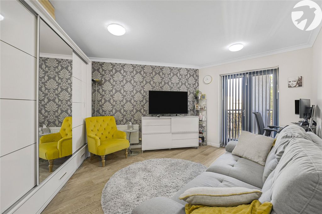 Property photo 2 of 17 Lounge