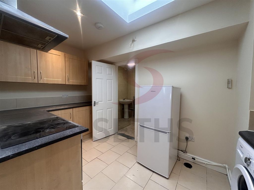 Property photo 3 of 8 Kitchen