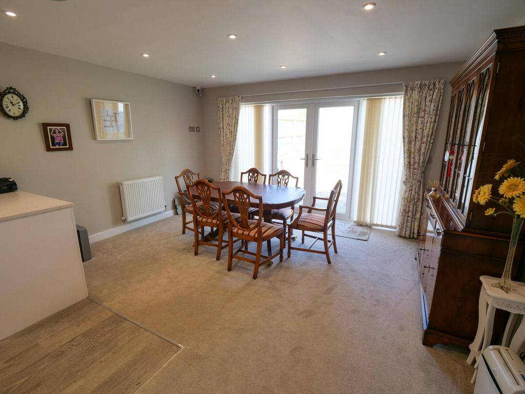 Property photo 3 of 12 Dining Area