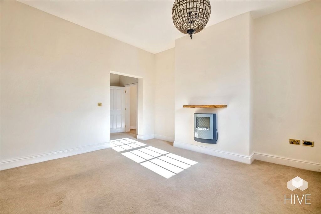 Property photo 3 of 21 Living Room