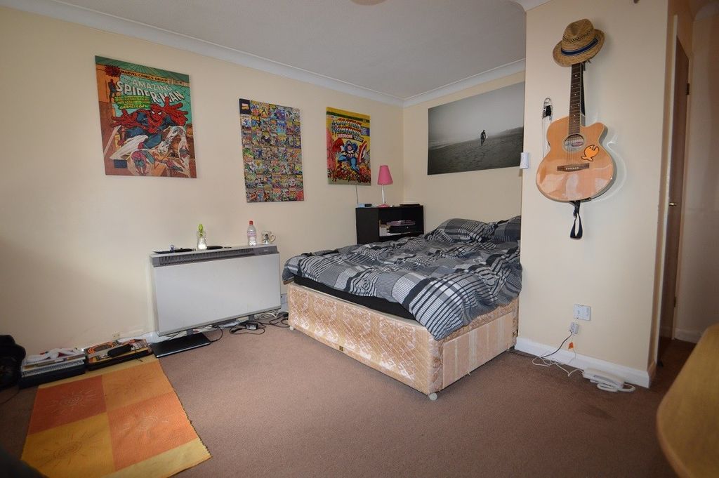 Property photo 3 of 6 Bedroom