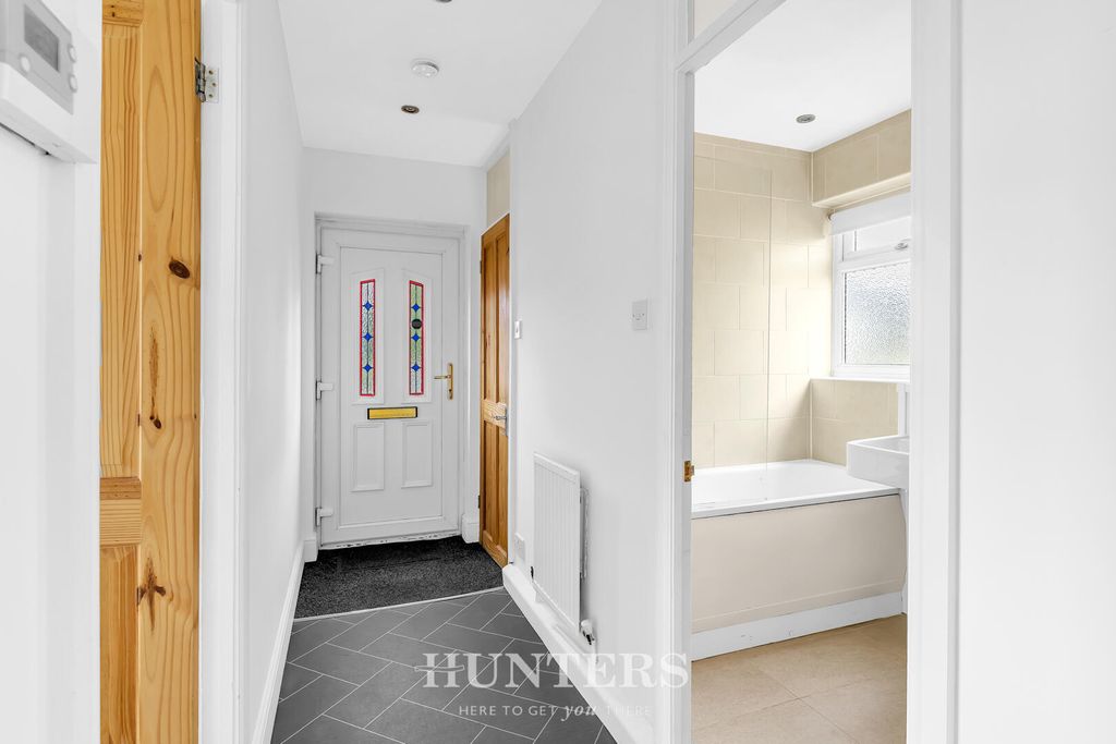 Property photo 2 of 14 Hallway