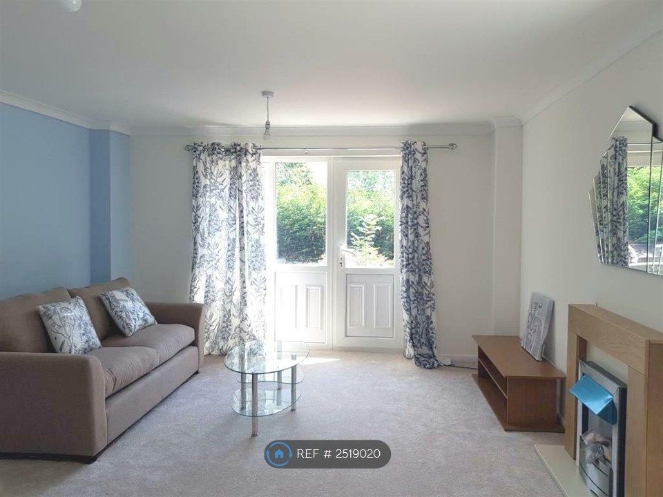 Property photo 1 of 17 South Facing Living Rooom