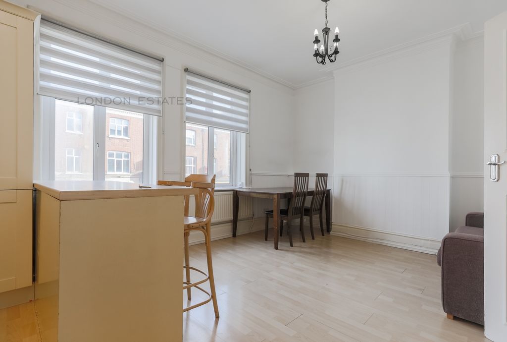 Property photo 2 of 7 Photo 4