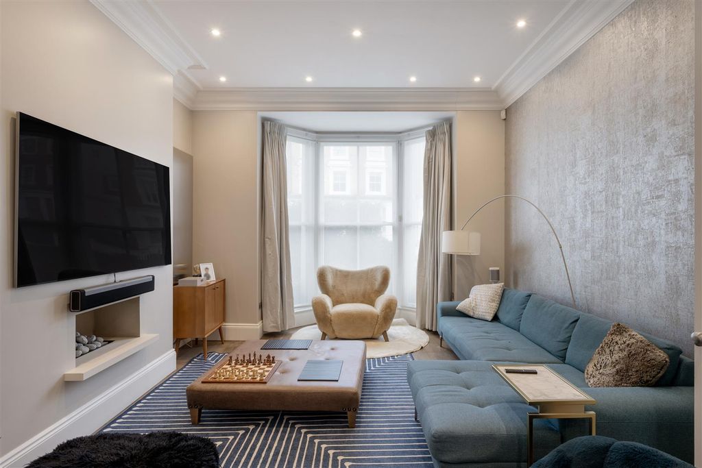 Property photo 3 of 16 Maskells-76 Warwick Gardens-3_Hi.Jpg