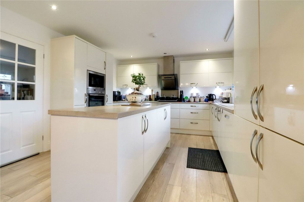 Property photo 2 of 14 Picture No. 05