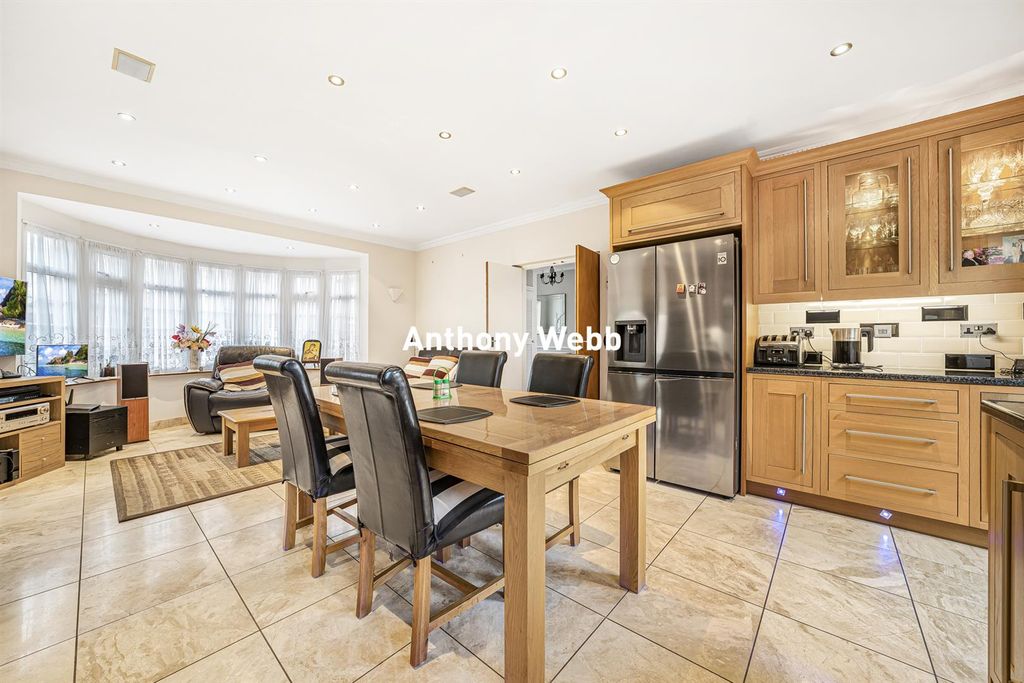 Additional image 8 of 7 bed detached house for saleChalkwell Park Avenue, Enfield EN1