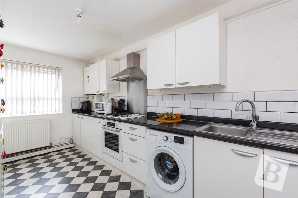 Property photo 2 of 12 Kitchen