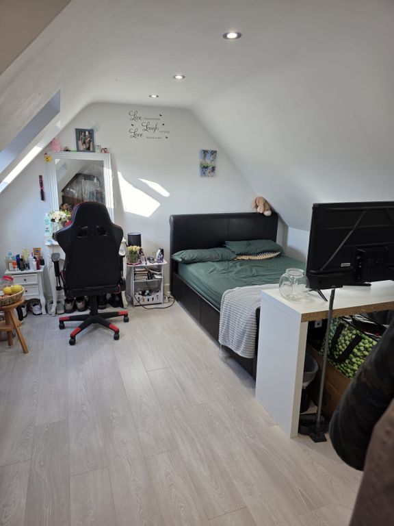 Property photo 1 of 6 Modern Ensuite Loft Room To Rent In Wembley Â€“ All Bills Included Â€“ Â£900 Pcm
