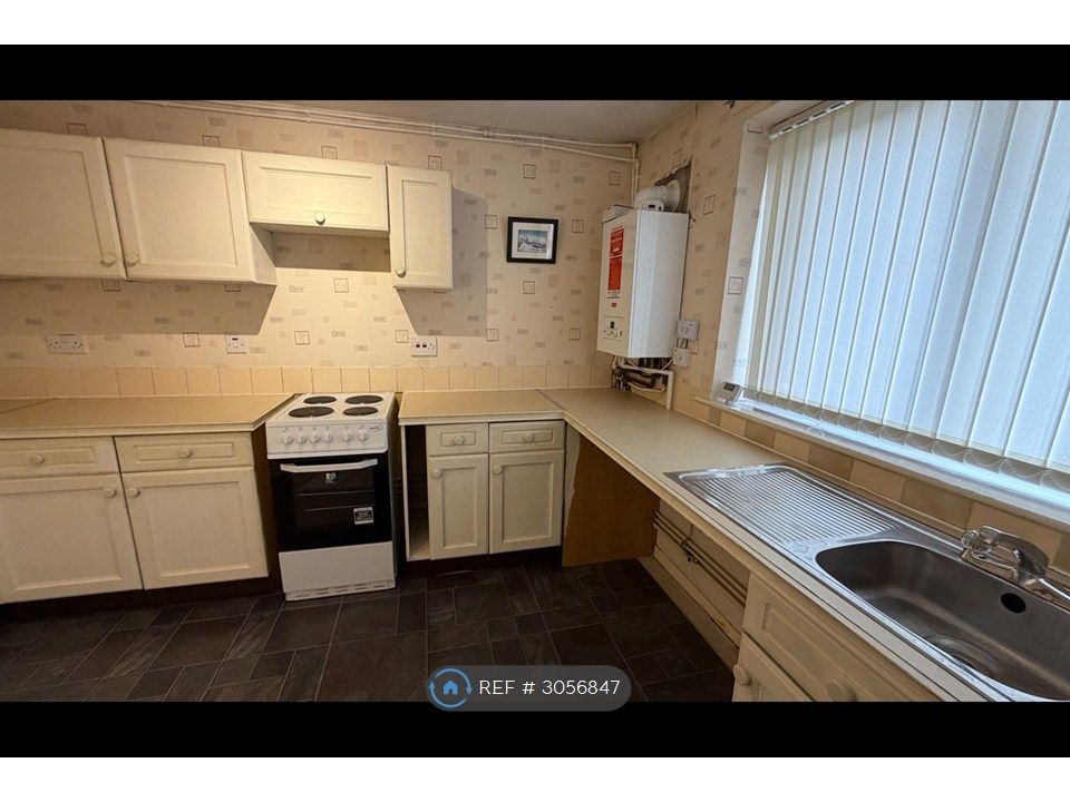 Property photo 2 of 7 Kitchen View 1