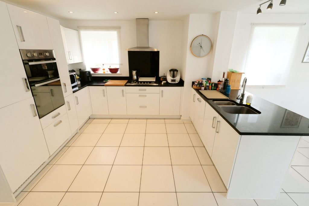 Property photo 3 of 18 -