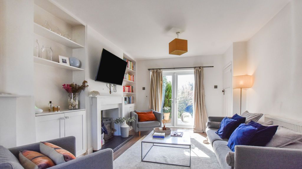 Property photo 2 of 17 Photo 4