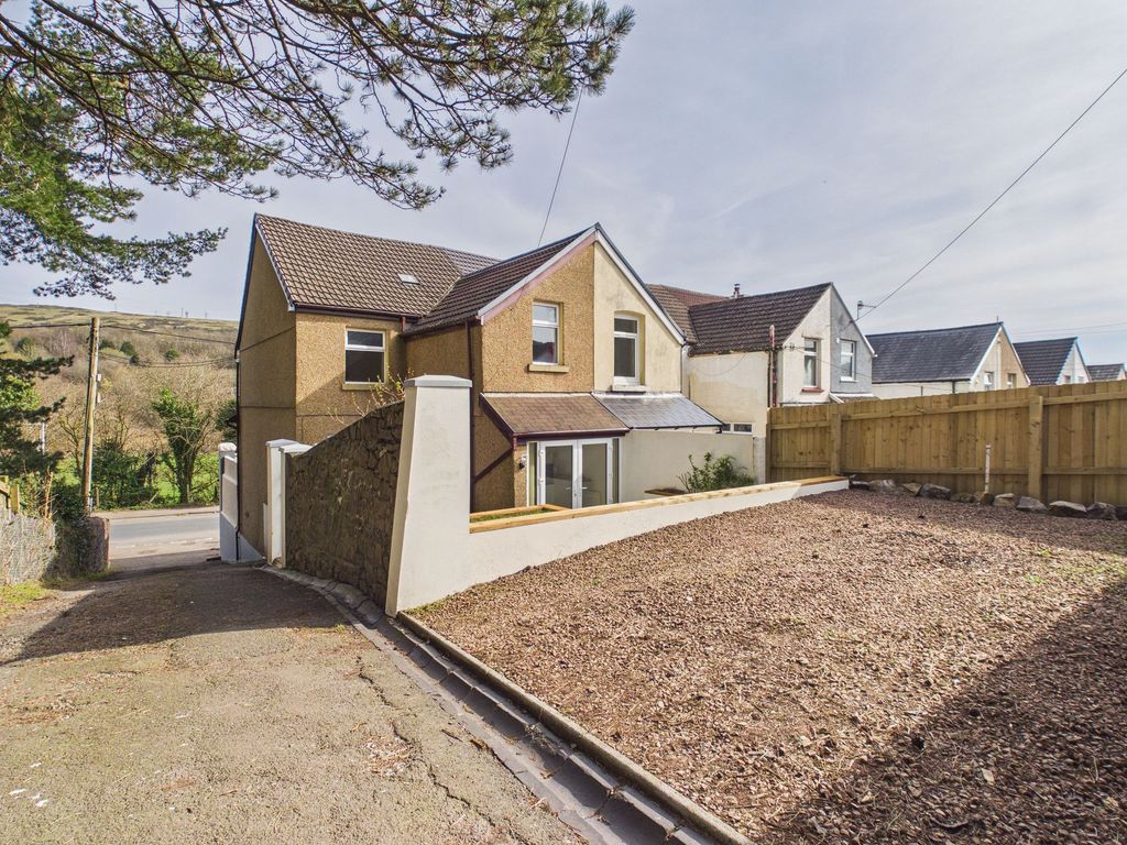 Property photo 2 of 40