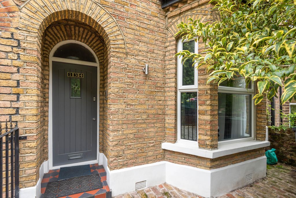 Property photo 3 of 25 Front (Exterior)