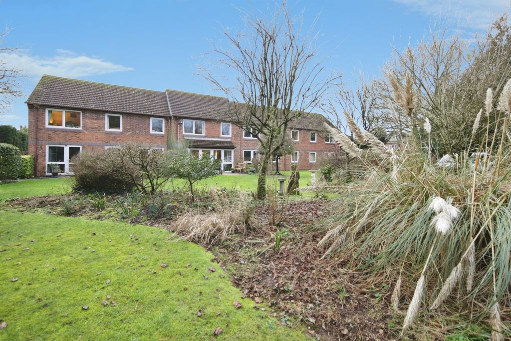 Property photo 1 of 17