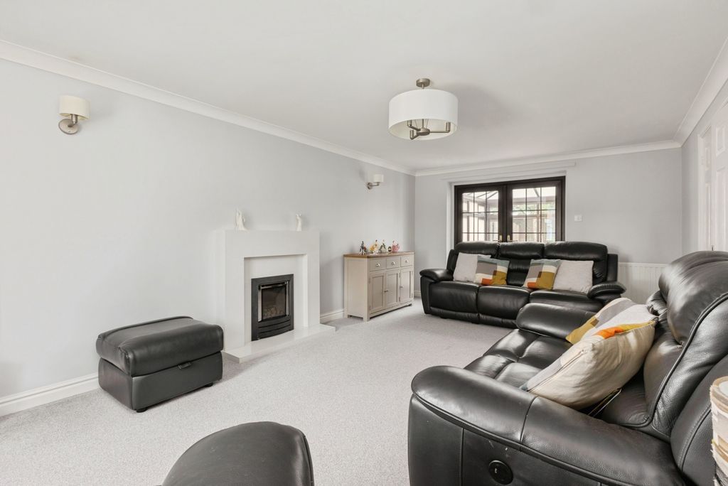 Property photo 3 of 33 Pbox-Img.Jpg
