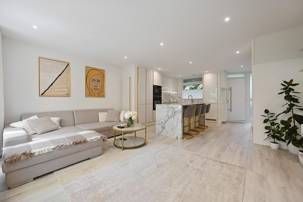 Property photo 1 of 12 Fbl Ollgar Close - 9 (1).Jpg