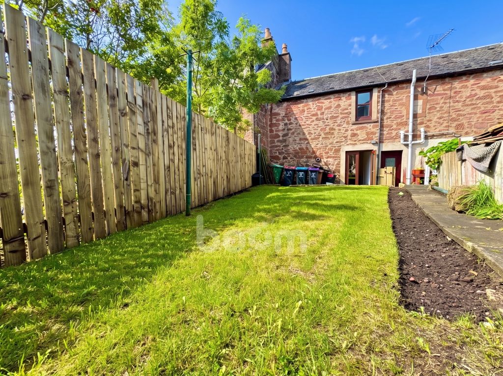 Property photo 2 of 20 Kilmarnock Road, Mauchline Garden