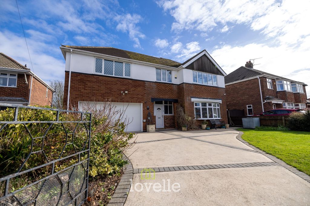 Property photo 1 of 28