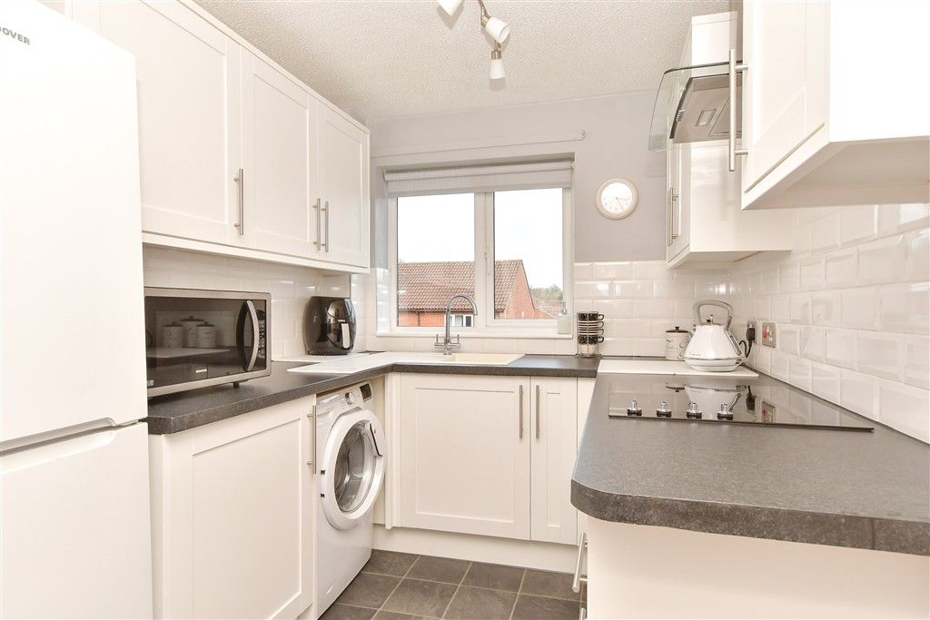 Property photo 3 of 7 Kitchen