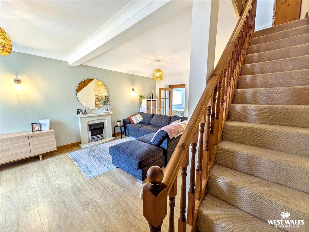 Property photo 2 of 26 11258.Jpg