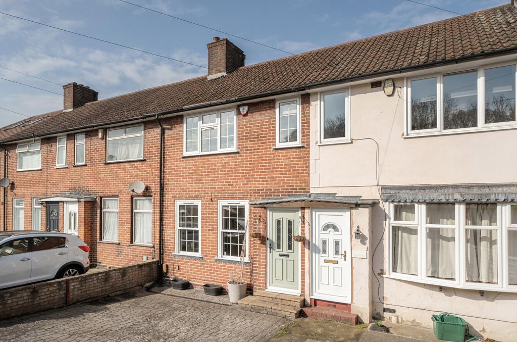 Property photo 1 of 16 1424142-20-69Af07...