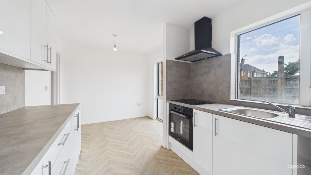 Property photo 2 of 13 5266874