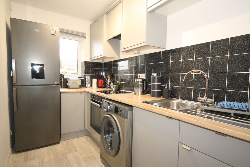 Property photo 3 of 5 Kitchen