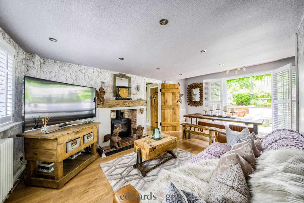 Property photo 2 of 34